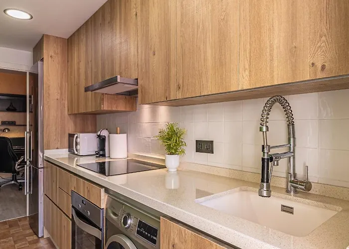 Center In * ماربيا